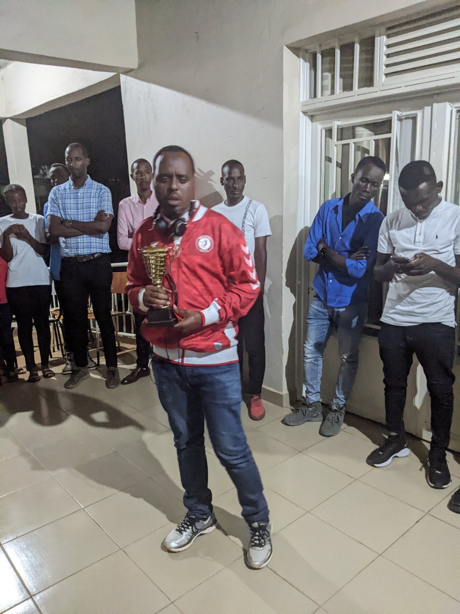 ursu_rwamagana's tweet photo. This weekend marked the end of #InterClasses competition.
In #Basketball, Level 2 were the winners against Level 3 with a score of 35 to 25. They were awarded by sports and culture officer MUGABE Zebedee and Guild president @RuhumurizaJust https://t.co/QHkfGELngU