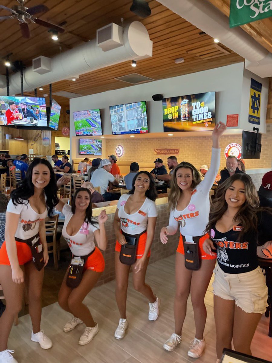 HootersCO's tweet photo. Hooters Loveland bad re-opened after their remodel! Visit anytime between and the 3rd and you could WIN wings for a year! Ask your Hooters Girl for details! #hooshouse https://t.co/PTXgrxnjll