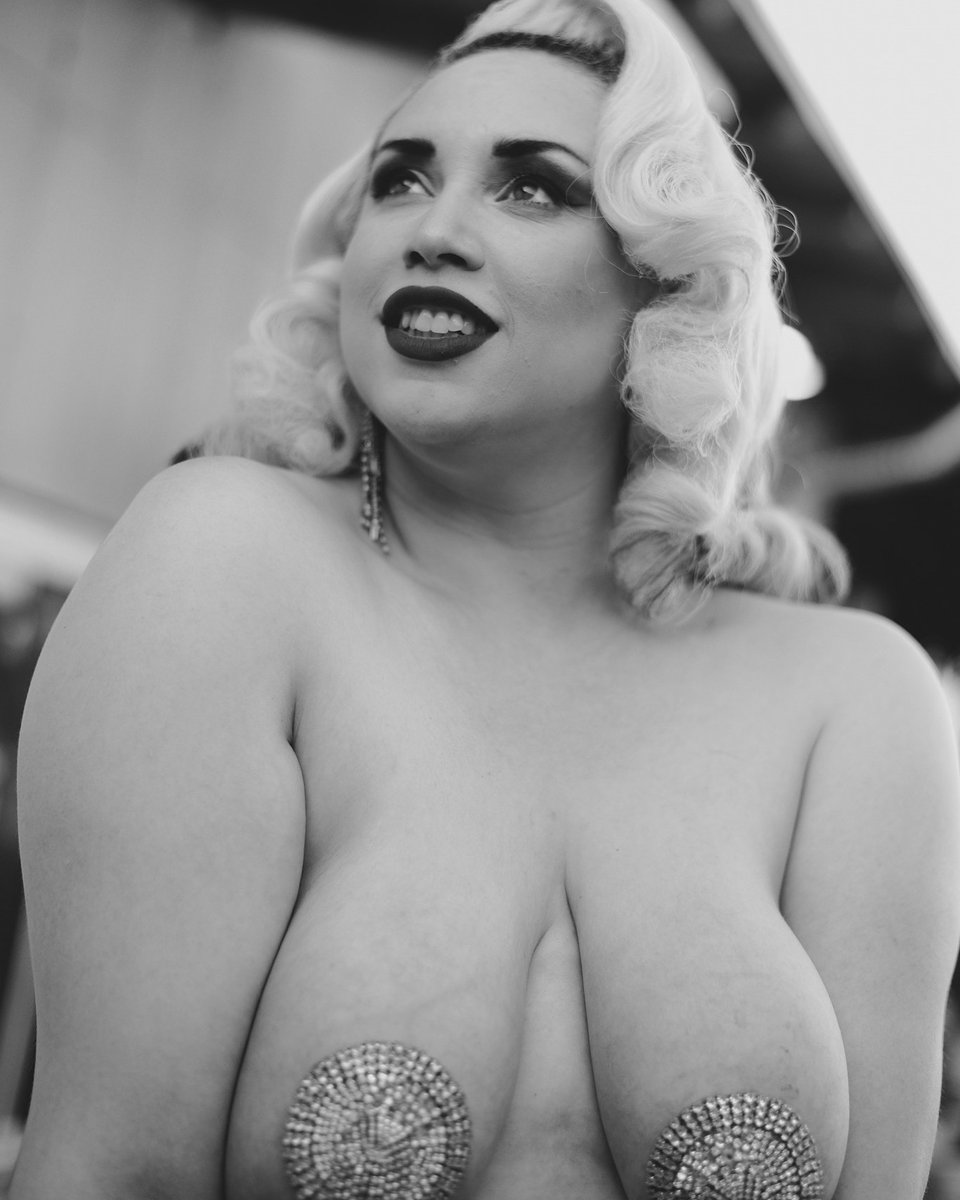 Follow me down the rabbit hole 💋🐇 centerfold.com/xococolamarr