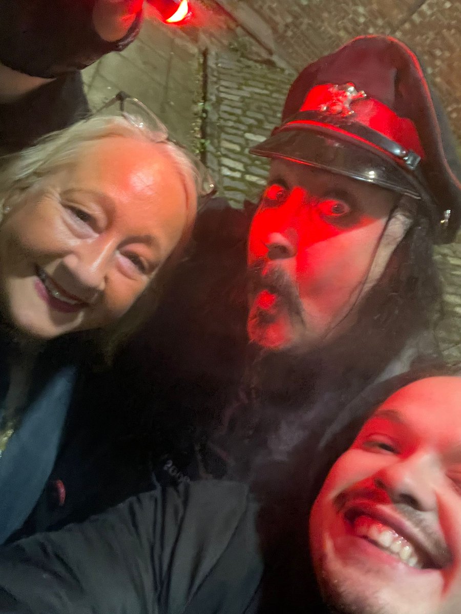 bev_place's tweet photo. An early birthday present for @willplace2000 on the brilliant #Manchester ghost tour with the fantastic entertainer @FleckyBennett tonight.
#toptour
#ghostlystories
#spookymonth https://t.co/6FowOfLITe