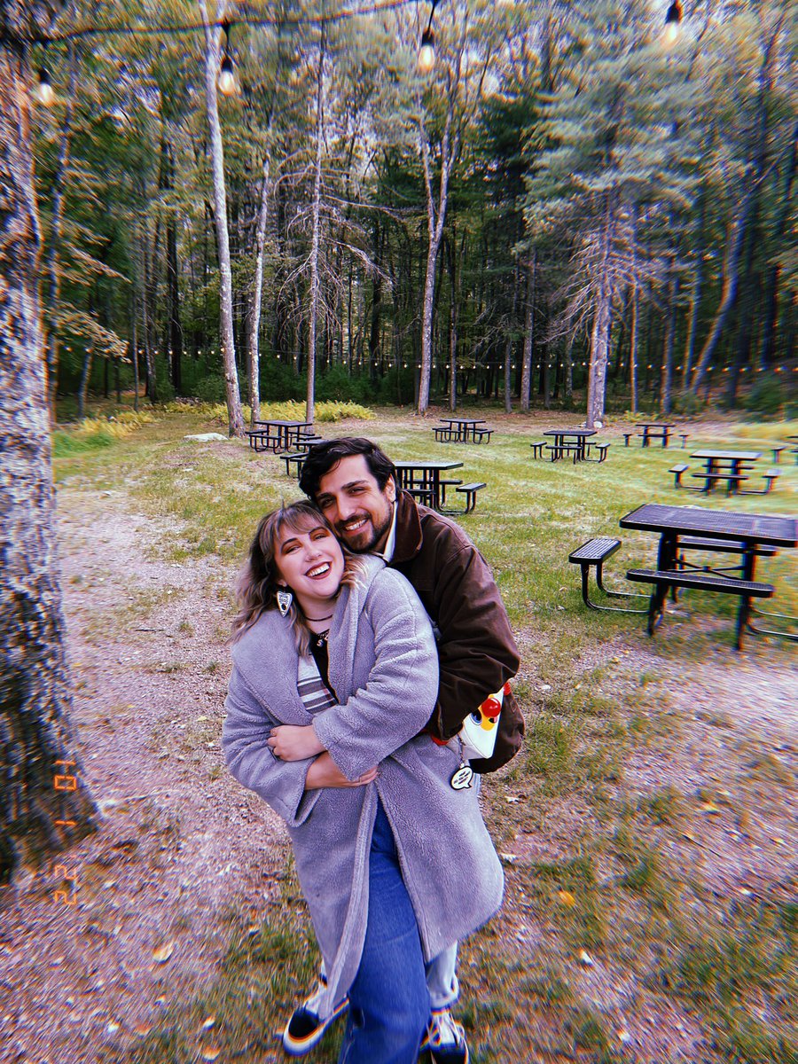 twilitplaid's tweet photo. We’re in a sitcom #shandrew https://t.co/QoffV3ySai
