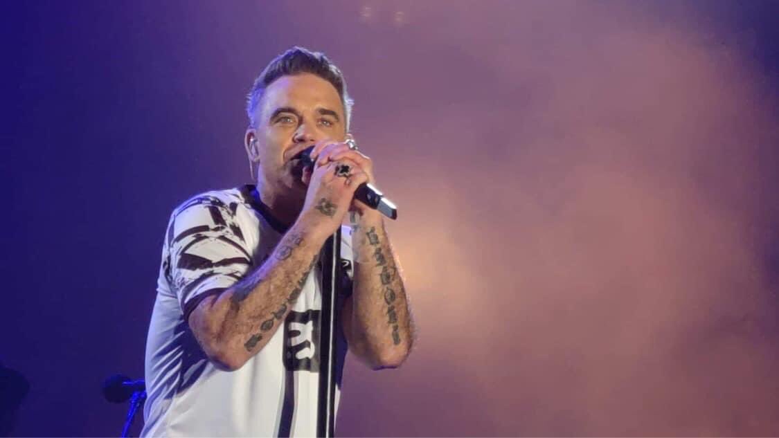rwfanfest's tweet photo. @robbiewilliams  @radioleary how good was that? Loved every minute… and Rob? We promise to grow old with you for the next 25 years too… #reelstories https://t.co/uu4fltAi2v