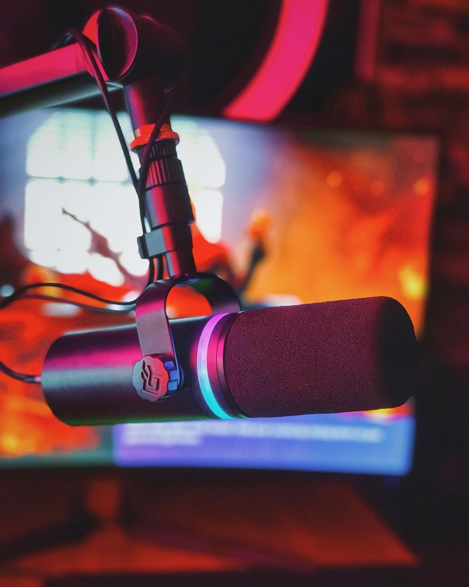 beardedbruva's tweet photo. I LOVE my #BeacnMixCreate & #Beacn #Mic.
It’s definitely elevated my audio & sound to a more professional level 👌🏼🎙️🎚️
Check out @beacn to see what they have to offer. #ad https://t.co/Gk0glbncEE