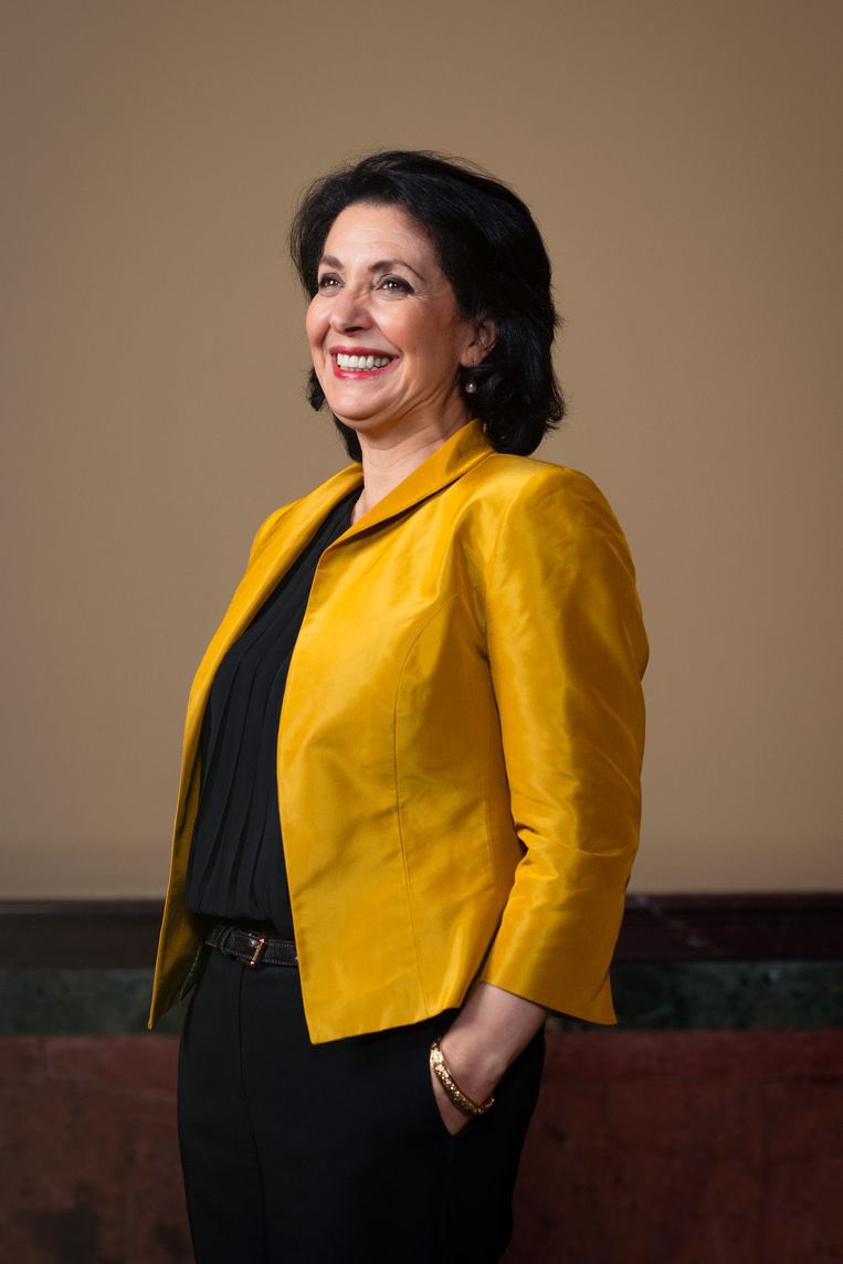 Wat een ontzettend naar allemaal. Ik ga je missen <a href="/khadijaArib/">Khadija Arib</a>. Je humor, je scherpe blik en wijsheid. Je geschiedenis wie maakt wie je bent. Ik ben je zeer dankbaar voor alles wat je voor ons en mij hebt betekend. Ik ben je daarom zeer dankbaar, maar nu vooral zeer bedroefd🌹❤️