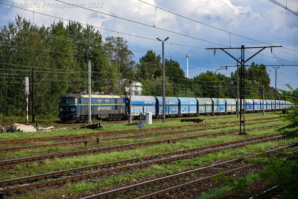 iainw_802's tweet photo. still recovering post covid so no recent images bar my trip ones! im afraid but trip 3 this year is on the cards as soon as im fit enough! so heres @pkpcargo_media @PKPIntercityPDP at #gliwice #myslowice #ep09 #et22 #railfansoftwitter @trainsiding https://t.co/hrzv4VfDc3