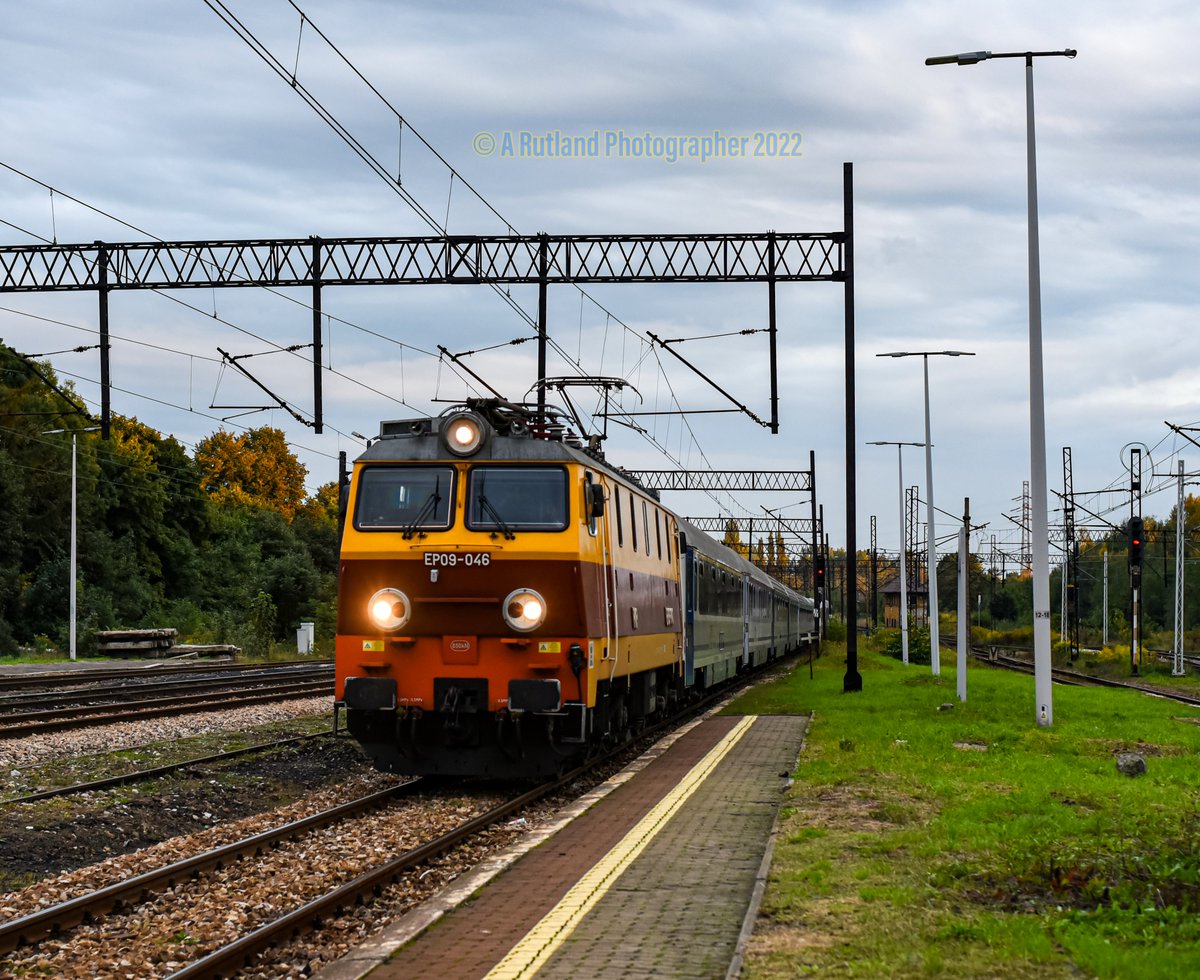 iainw_802's tweet photo. still recovering post covid so no recent images bar my trip ones! im afraid but trip 3 this year is on the cards as soon as im fit enough! so heres @pkpcargo_media @PKPIntercityPDP at #gliwice #myslowice #ep09 #et22 #railfansoftwitter @trainsiding https://t.co/hrzv4VfDc3