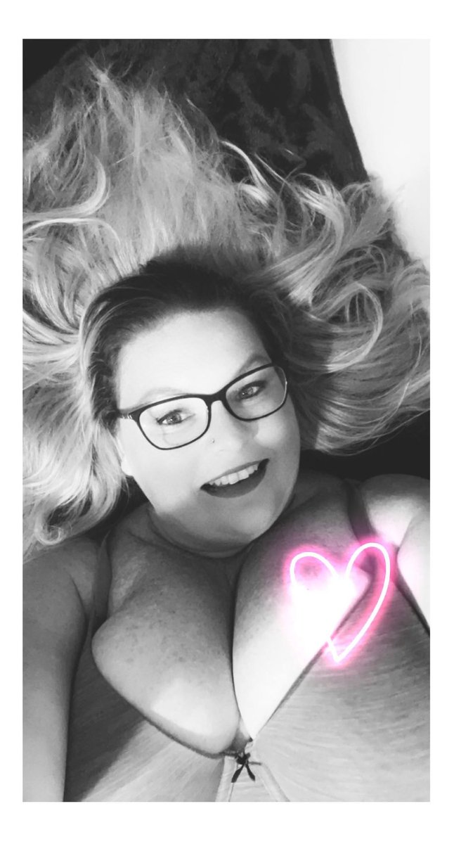 frecklesonly4u's tweet photo. Who’s your little princess 👑 I wanna be your special princess. Blind fold me. https://t.co/YjEpxVoFAN #subdom #onlyfansgirl #onlyfan #onlyfansbabe #brattysubmissive #spankmyass #callmeagoodgirl #princessufuck #BBW #Bbwcreampie #bbwmistress #bbwfantasy #spoiled #cashapp https://t.co/4ljQTcQzSa