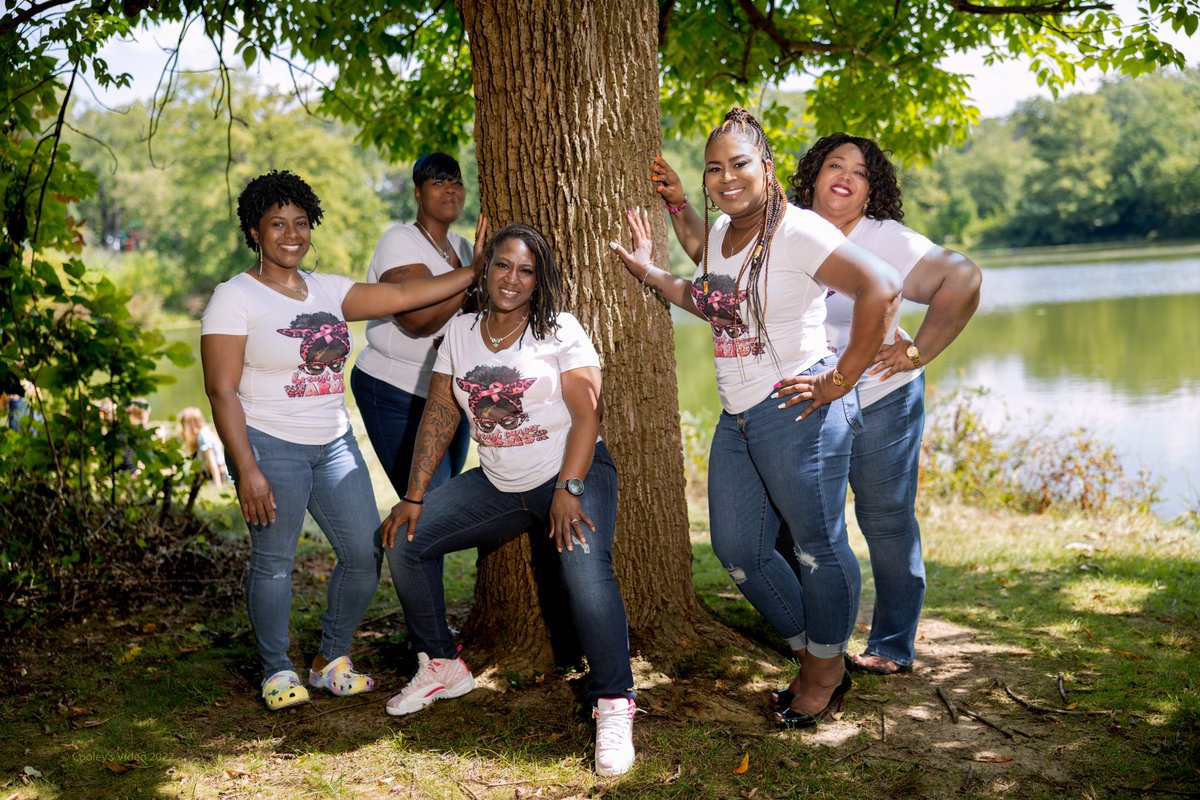 My gift to these ladies for Oct. was an all expenses paid photo shoot! We wore shirts showing the date of our diagnosis because that day changed our lives dramatically.  With that being said  here are a few pics from shoot enjoy #breastcancersurvivor #BreastCancerAwarenessMonth