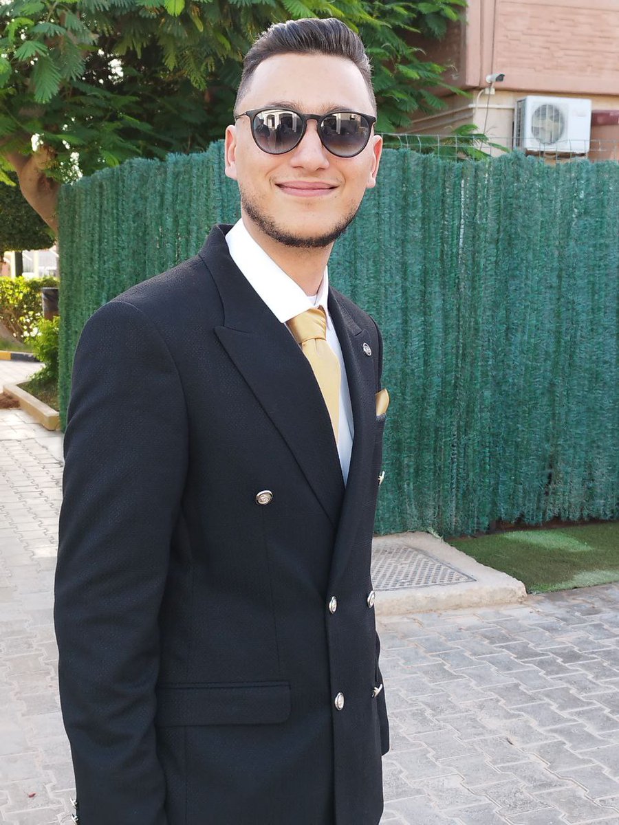 HamdyAlashqar's tweet photo. 1/10/2022
كان يوم التخرج.. للاسف الفرحة مكنتش كاملة بسبب عدم حضور العائلة بس الحمد لله على كل حال 💔🙏..كان يوم جميل ومنظم واستمتعت في كل دقيقة منه 🎉🎉 وربي يوفقنا في المرحلة القادمة يارب 🙏 https://t.co/7q3qMcJWHK