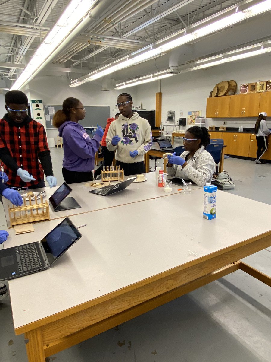 jdawgboyce's tweet photo. Freedom DE students test common foods for the presence of macromolecules and explain the saying “you are what you eat” #handsonlearning #makingtheconnection @FreedomHS_PWCS @PwcsSpecialty @FHSPRINCSMITH https://t.co/UKxJif9YBZ