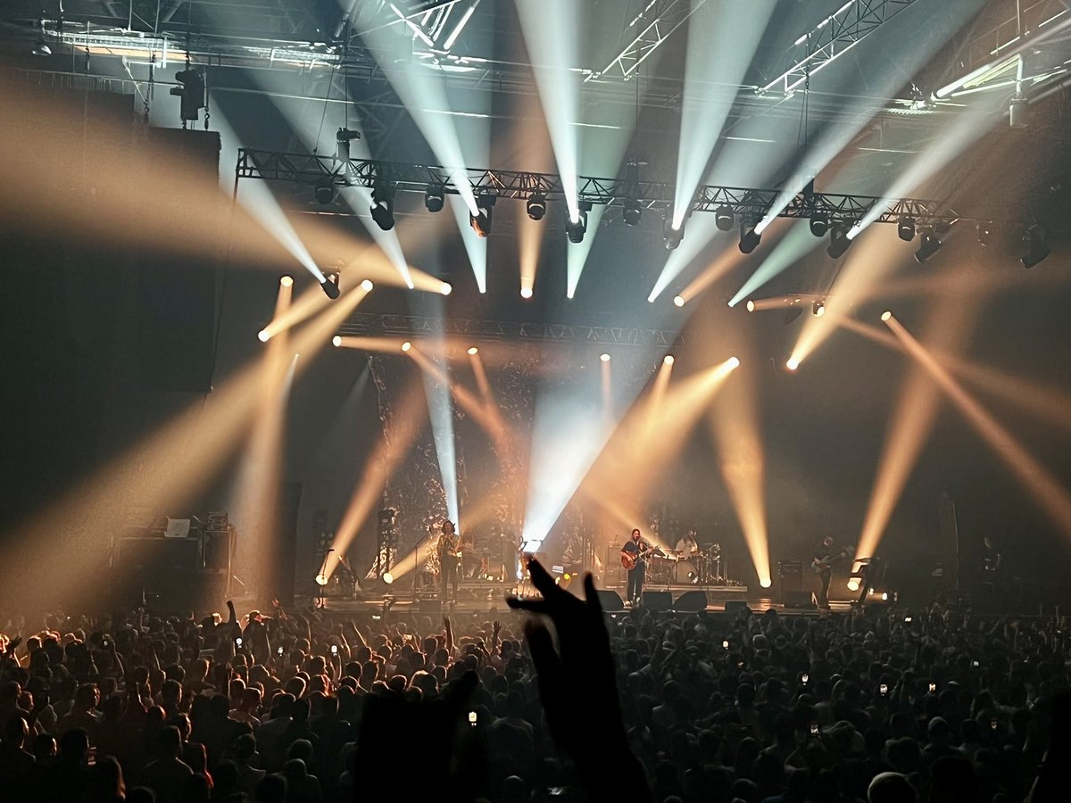 Draumur að rætast <a href="/officialkaleo/">KALEO</a> í París. Ég á ekki lýsingarorð🇮🇸