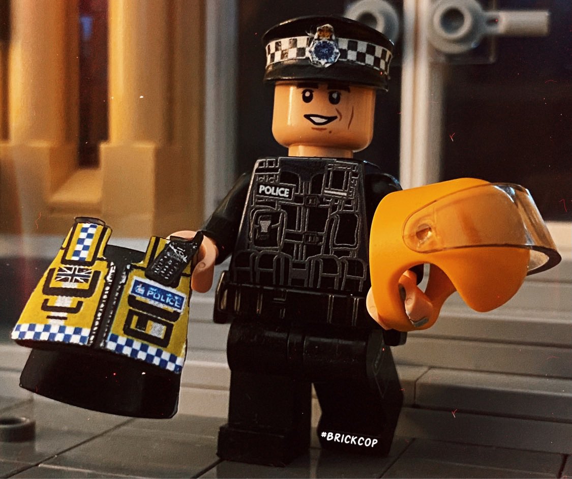 Brick_Cop's tweet image. A little reminder, that if you’ve been retained on duty, you have the right to a meal &amp;amp; the adequate break between shifts. 
If you’re unsure, ask your supervisor before you book off &amp;amp; most importantly get home safely please. You may be a number at work, but you’re not at home! 🚨