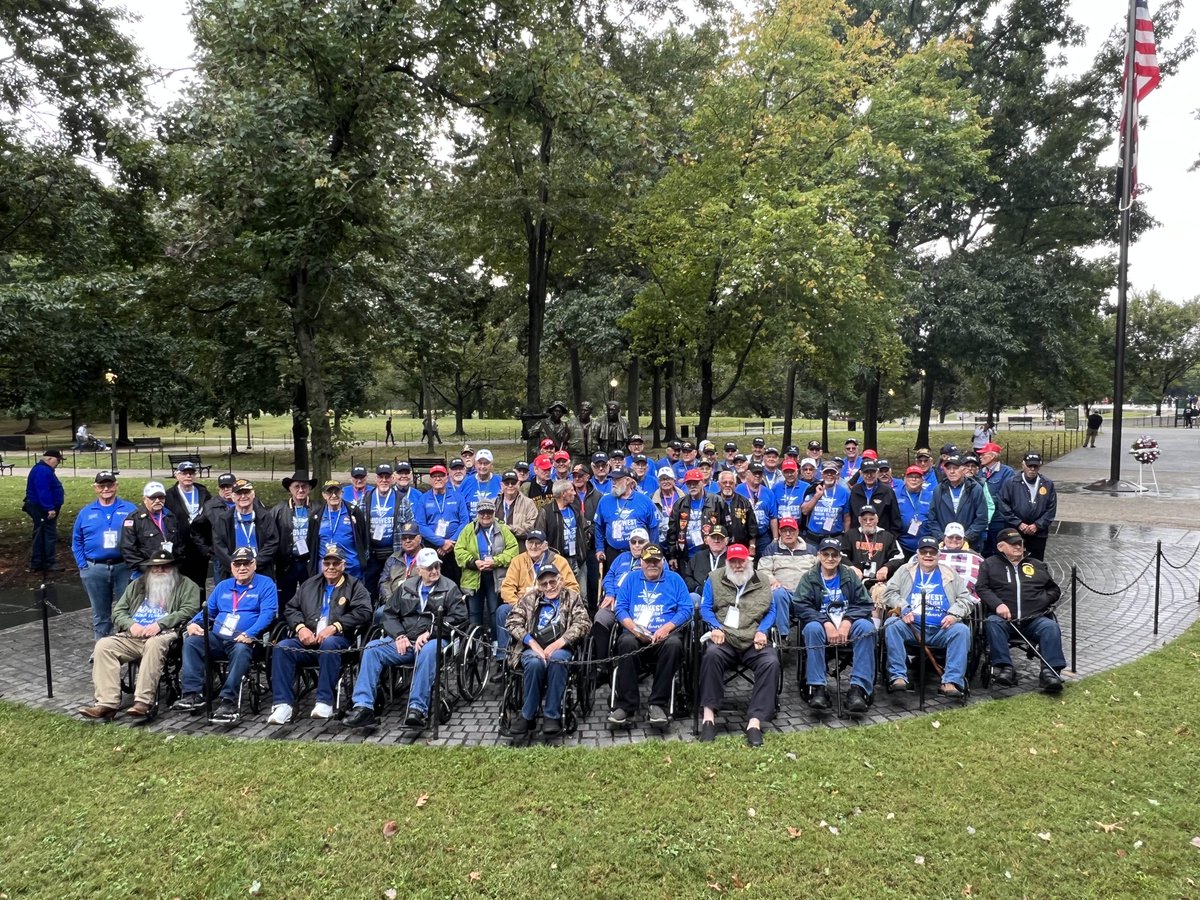 SDAmLegion's tweet photo. National Mall with Midwest Honor Flight Mission 13

#sdlegionserving
#MWHFMission13
#MidwestHonorFlight https://t.co/d2cQRnKwwz
