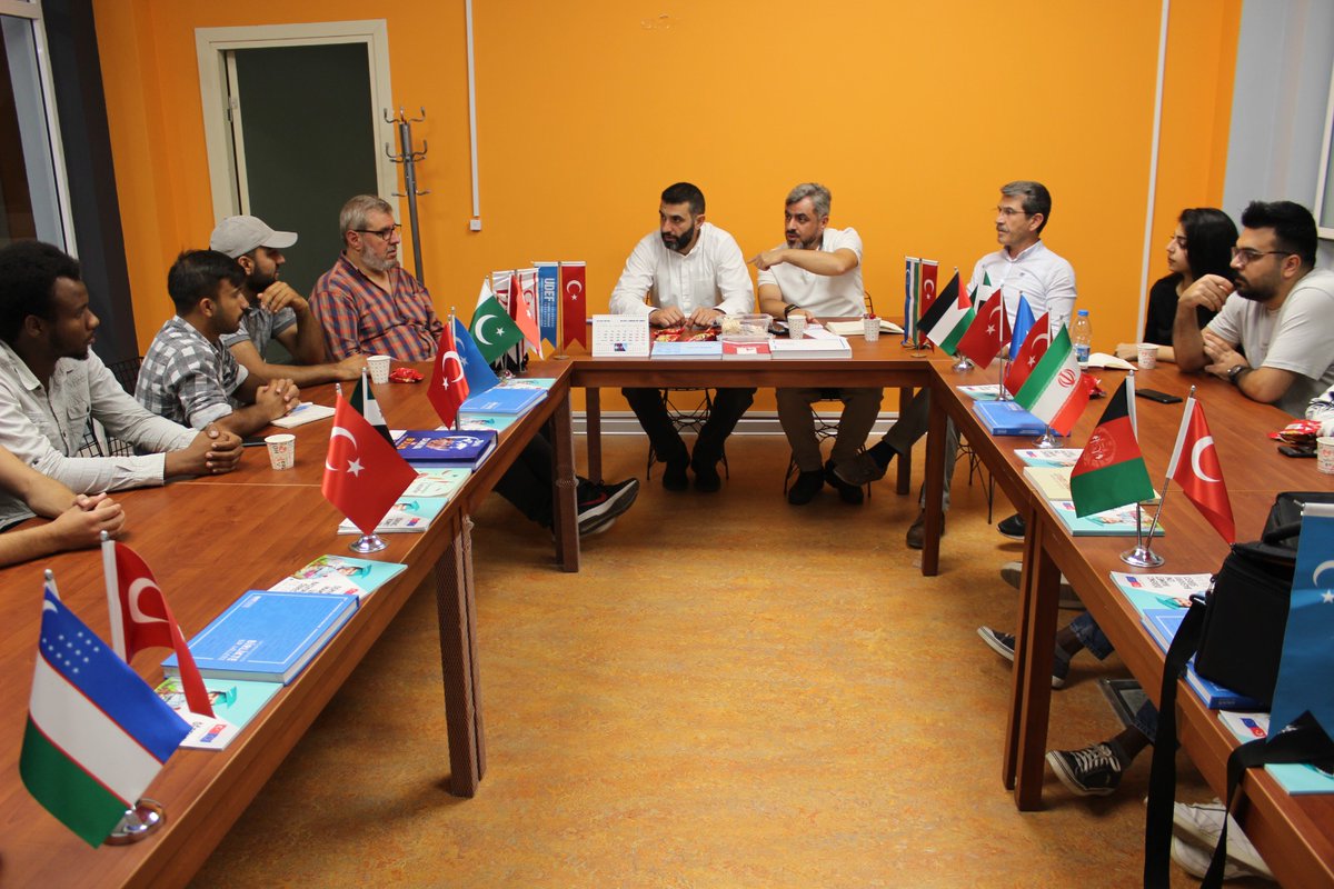 DuzceUod's tweet photo. Düzce Uluslararası Öğrenci Derneği, Düzce Uluslararası Öğrenci Derneği Ofisinde Yönetim Kurulu Üyeleri, Öğrenci Birimi ve Ülke Başkanları ile yeni dönemin ilk toplantısını gerçekleştirdi. Yeni dönemin faaliyetleri belirlenip planlaması hususunda istişare edildi. https://t.co/OO2jfywgMH