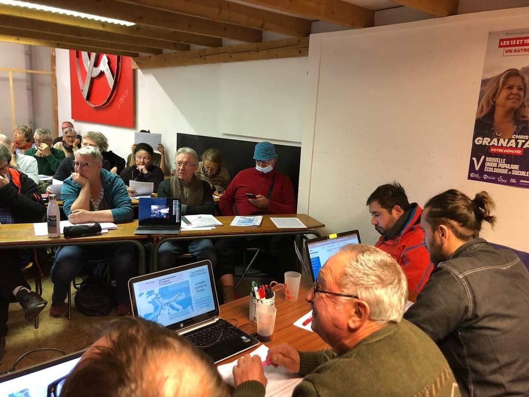 73PCF's tweet photo. Salle comble pour notre formation interne d'aujourd'hui sur la #Transalpine et son tronçon #LyonTurin.
Un projet nécessaire pour désengorger nos vallées des milliers de camions et permettre aux habitant-es d'avoir des transports publics digne de ce nom ! #Ecologie https://t.co/xSKBEGCjX0