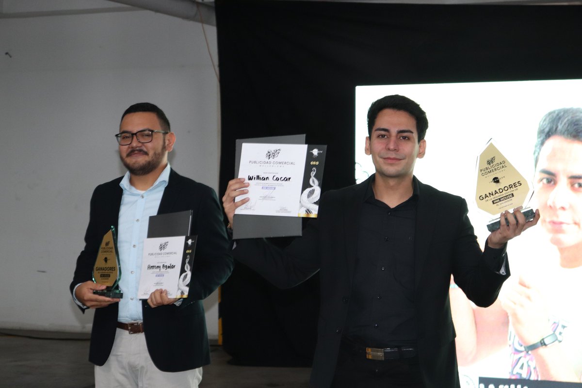 fce_ues's tweet photo. Willian Cocar y Antony Aguilar ganadores del concurso #InkHouse2022 organizado por @PComercialSV.

💪😎🥇Son un #OrgulloUES. https://t.co/10R2GyUhIy