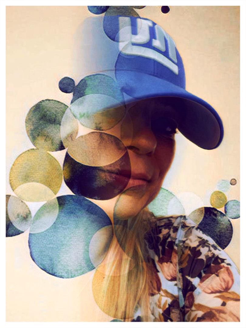drkellypage's tweet photo. My Dad was a cap man.
He had a collection.
I added to it when I traveled. 
A gift from me to him.
So when he wore it.
A little of me was always with him.
Now, I gift them to myself.
So when I wear it.
A little of him is always with me. 

#MyDad #Grateful4Him #Hugsx12  

✨💗✨ https://t.co/Rus0NJsiGZ