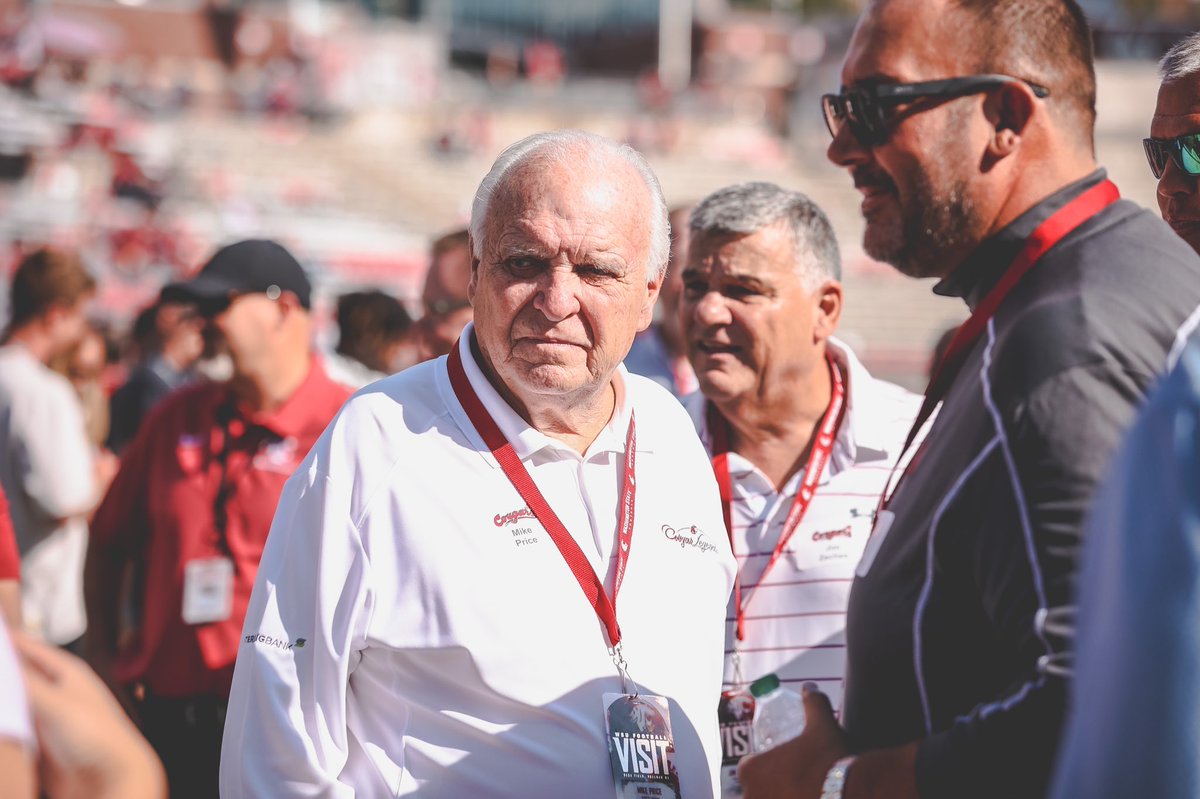 WSUCougarFB's tweet photo. This homecoming, we welcome back and honor the ‘97 Pac-10 Champions and Rose Bowl team🌹
#GoCougs | #WAZZU https://t.co/n1O4l6WJsT