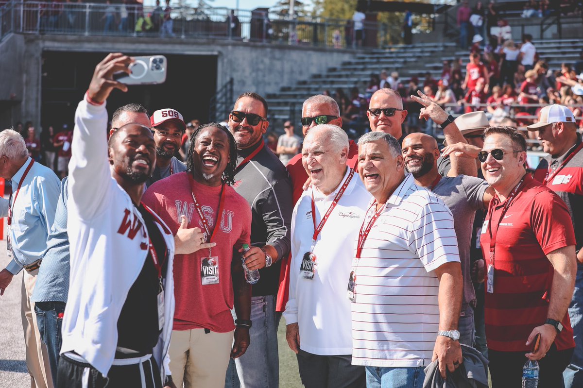 WSUCougarFB's tweet photo. This homecoming, we welcome back and honor the ‘97 Pac-10 Champions and Rose Bowl team🌹
#GoCougs | #WAZZU https://t.co/n1O4l6WJsT