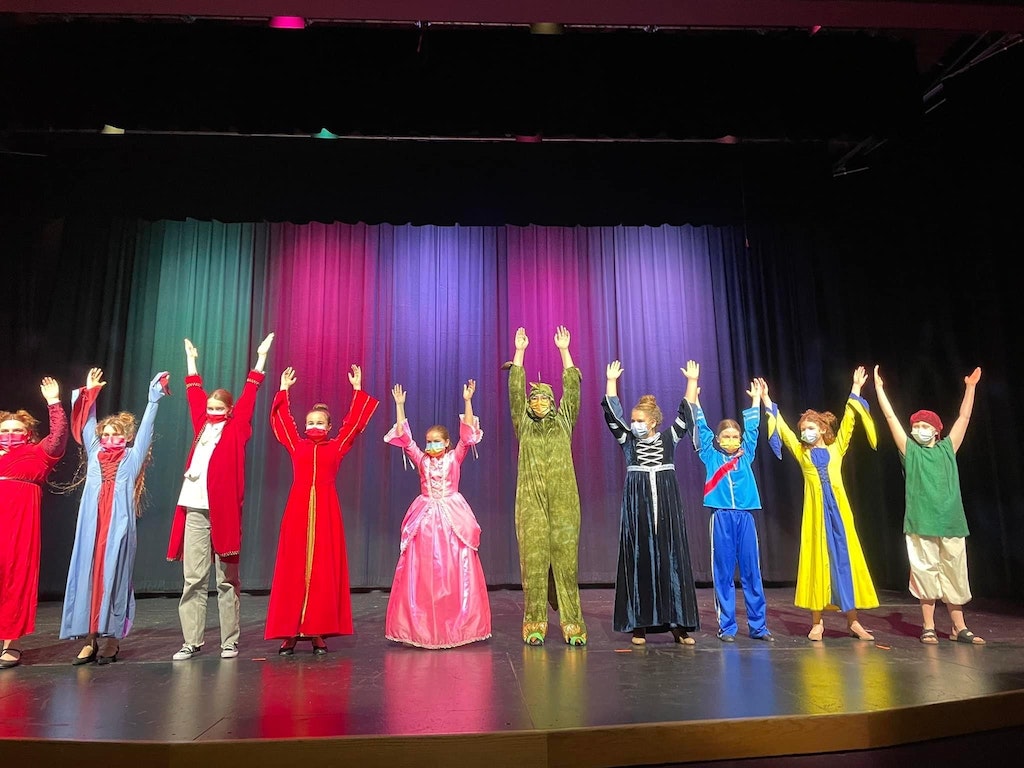 SaskCulture's tweet photo. Looking for something to do this weekend in #Yorkton? Check out this #CultureDaysSK event! 

At this musical theatre session, participants of all ages can #FindTheFunSK creating a musical theatre number, acting, singing and dancing. Everyone is welcome! https://t.co/uot2s7YwFj https://t.co/dq8BIva3ce