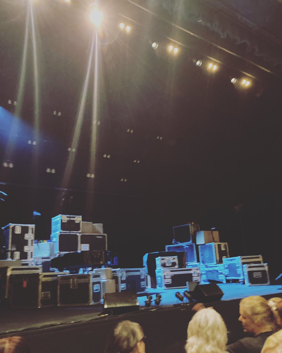 craftymua's tweet photo. Oh what a night @GaryBarlow 🫶🏻 now I need to immediately book to come again! #adifferentstage https://t.co/KrfFndRsod