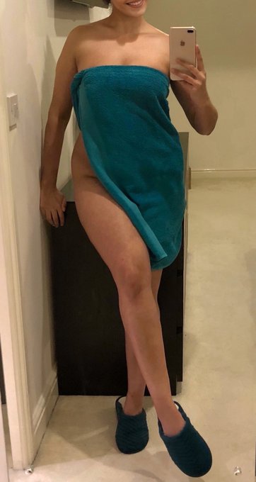 Join me in the bath...🛁 https://t.co/JE2lkbeLjx