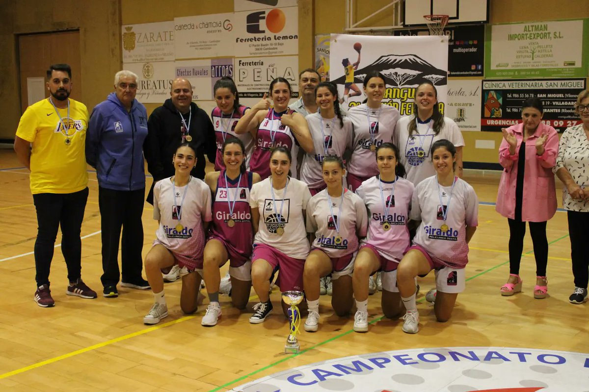 CBVilagarcia's tweet photo. C A M P E O N A S.
El senior femenino se hizo con el I Memorial Araceli Oubiña organizado por el @cxbcambados .
1° partido:
Xuven 33-35 Giraldo CB
2° partido:
Giraldo CB 33-17 Marín Peixe Galego
#ThePinks #alwaysdifferent https://t.co/phyyAEMQ2R
