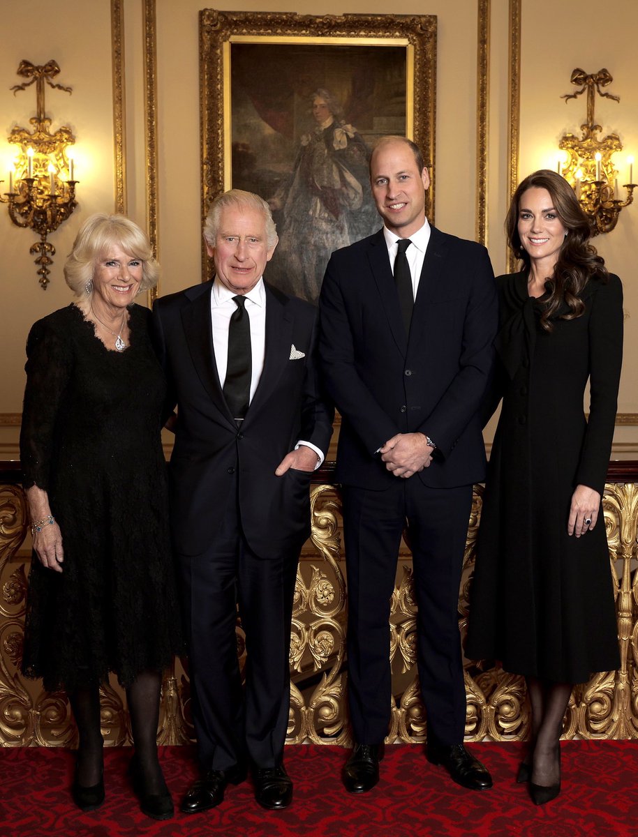 A new photograph has been released of the King and Queen alongside the Prince and Princess of Wales!🖤