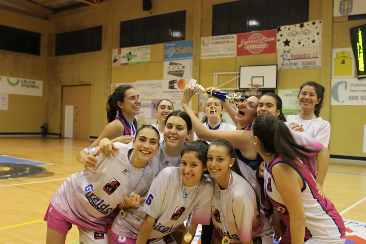 CBVilagarcia's tweet photo. C A M P E O N A S.
El senior femenino se hizo con el I Memorial Araceli Oubiña organizado por el @cxbcambados .
1° partido:
Xuven 33-35 Giraldo CB
2° partido:
Giraldo CB 33-17 Marín Peixe Galego
#ThePinks #alwaysdifferent https://t.co/phyyAEMQ2R