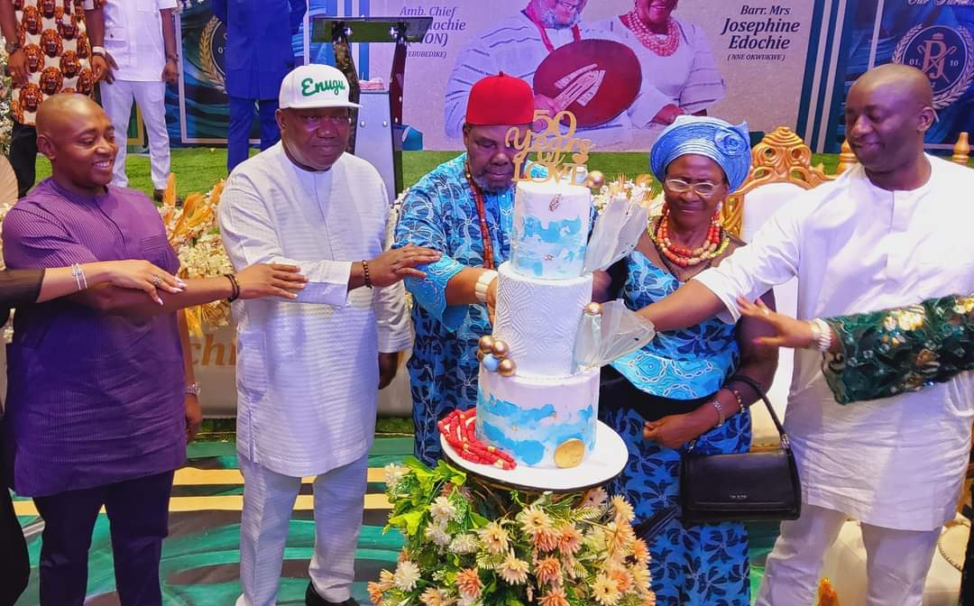 AmokeLouis's tweet photo. Famous veteran #Nollywood actor, Pete #Edochie @YulEdochie today described #Governor #Ugwuanyi of  #EnuguState  @Coal__City as “the most dearest person” to him among great #leaders in #Nigeria and beyond,
as he marks his 53rd wedding anniversary in style..
https://t.co/p7mWvwSxxo https://t.co/zdmIsJuxeR