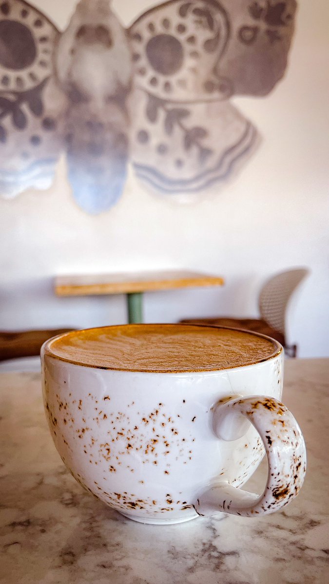 NatalkaL's tweet photo. Forcing myself to have a break, cancelled my afternoon meeting after work & went to The Moth Cafe to chill & relax🥰
Going on month 20 of working 6 days a week.
Had a challenging September & October is going to be even more challenging.
#Vegan #YEG #TheMothCafe #VeganRestaurant https://t.co/IugQIPuPcw
