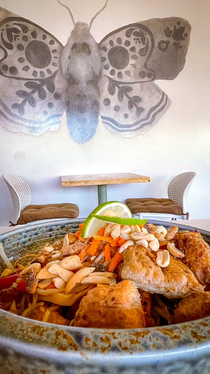 NatalkaL's tweet photo. Forcing myself to have a break, cancelled my afternoon meeting after work & went to The Moth Cafe to chill & relax🥰
Going on month 20 of working 6 days a week.
Had a challenging September & October is going to be even more challenging.
#Vegan #YEG #TheMothCafe #VeganRestaurant https://t.co/IugQIPuPcw