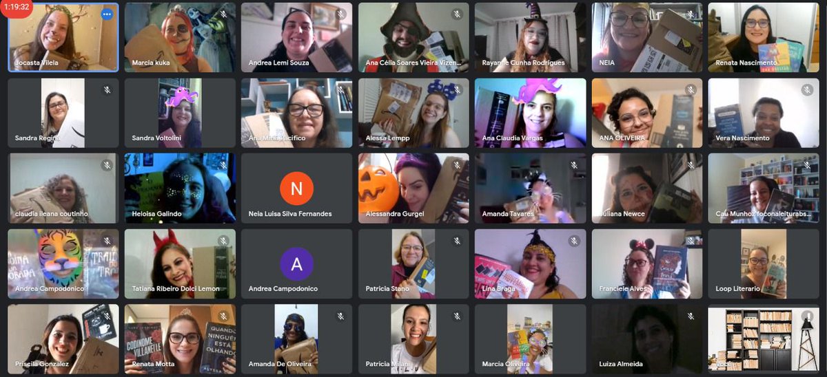 PitadasL's tweet photo. Msm a distância, nos divertimos muito no nosso Amigo secreto 
Amo esse clube 🥰🥰🥰 https://t.co/p4Xh6c1elY
