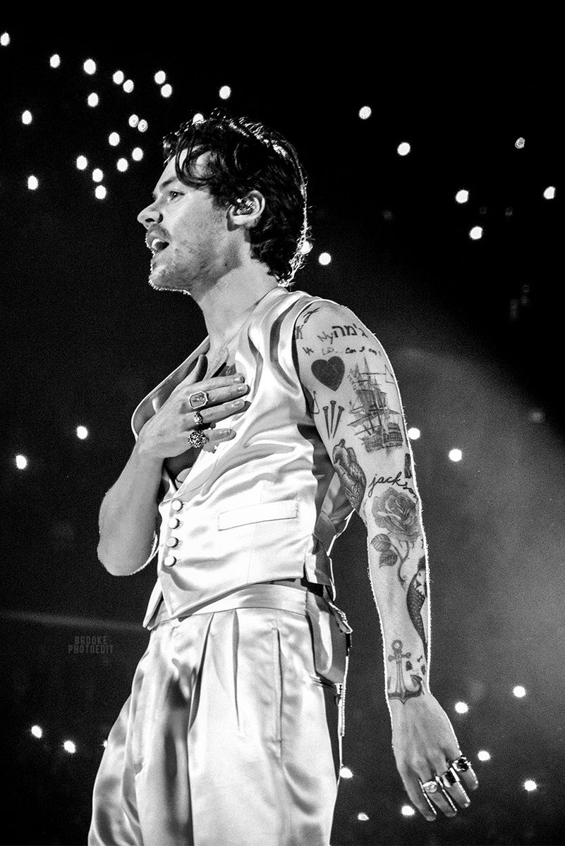 brookephotoedit's tweet photo. Harry Styles (@Harry_Styles)
Love On Tour - Nashville N2
10.01.21 https://t.co/RVPh6pJSx5