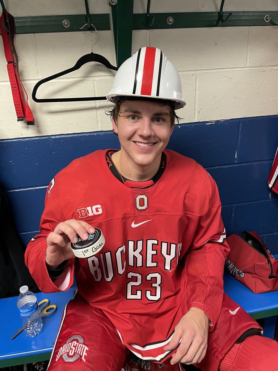 OhioStateMHKY's tweet image. Following the 4-2 win at Mercyhurst … 

⚫️ Game puck to the TEAM
🎩 Hard hat to freshman Davis Burnside (with his first goal puck!)

#GoBucks @burnside_davis