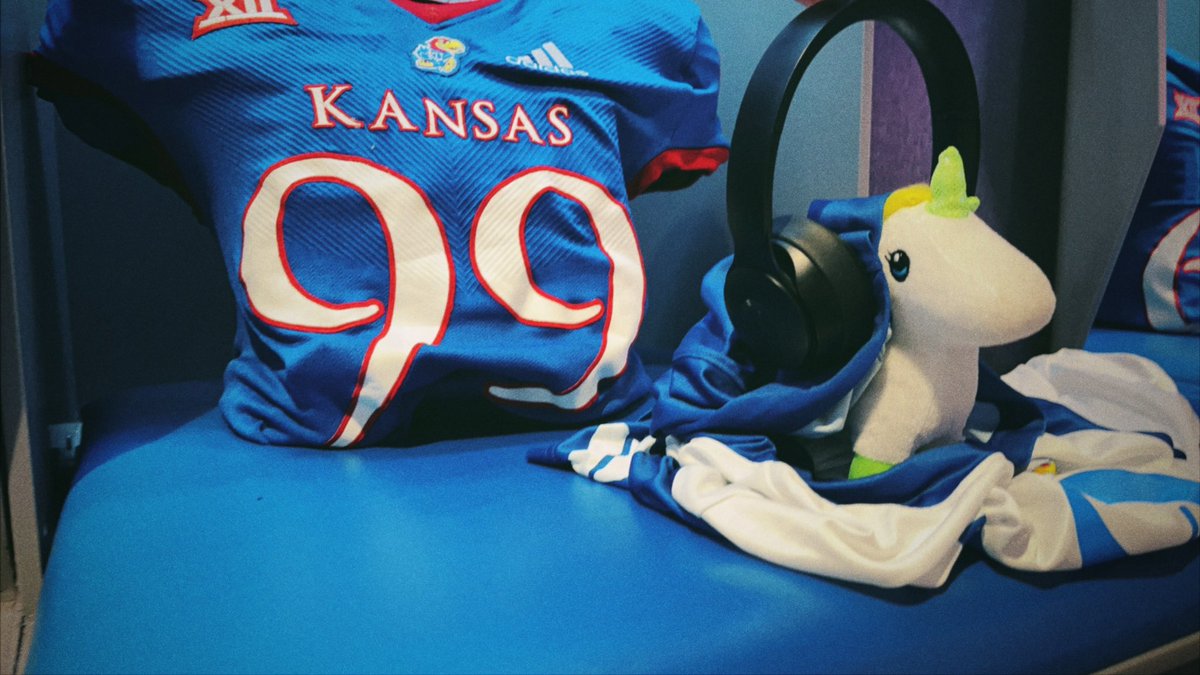 5-0 FEELS GOOD!!! Shout out to dirty red and malcolm lee for the pregame pics this week. stay safe tonight but jayhawks, let’s fly #RCJH #gomanagers