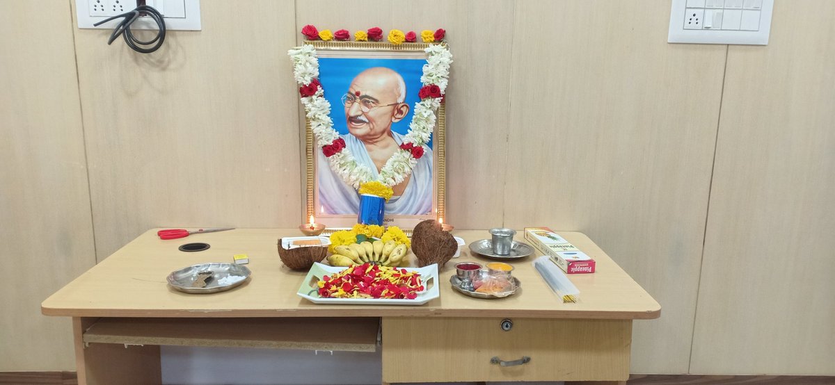 BCWDHASSAN's tweet photo. ಅಹಿಂಸೆ, ಸತ್ಯಾಗ್ರಹಗಳ ದಾರಿಯಲ್ಲಿ ನಡೆದು, ಸ್ವಾತ���ತ್ರ್ಯ ಚಳವಳಿಯ ನೇತೃತ್ವ ವಹಿಸಿದ್ದ ರಾಷ್ಟ್ರಪಿತ ಮಹಾತ್ಮಾ ಗಾಂಧೀಜಿ ಅವರ ಜಯಂತ��ಯಂದು ಅವರಿಗೆ ಶ್ರದ್ಧಾಪೂರ್ವಕ ಪ್ರಣಾಮಗಳು.

#GandhiJayantiSpecial #GandhiJayanti https://t.co/g7Fr26vHnA