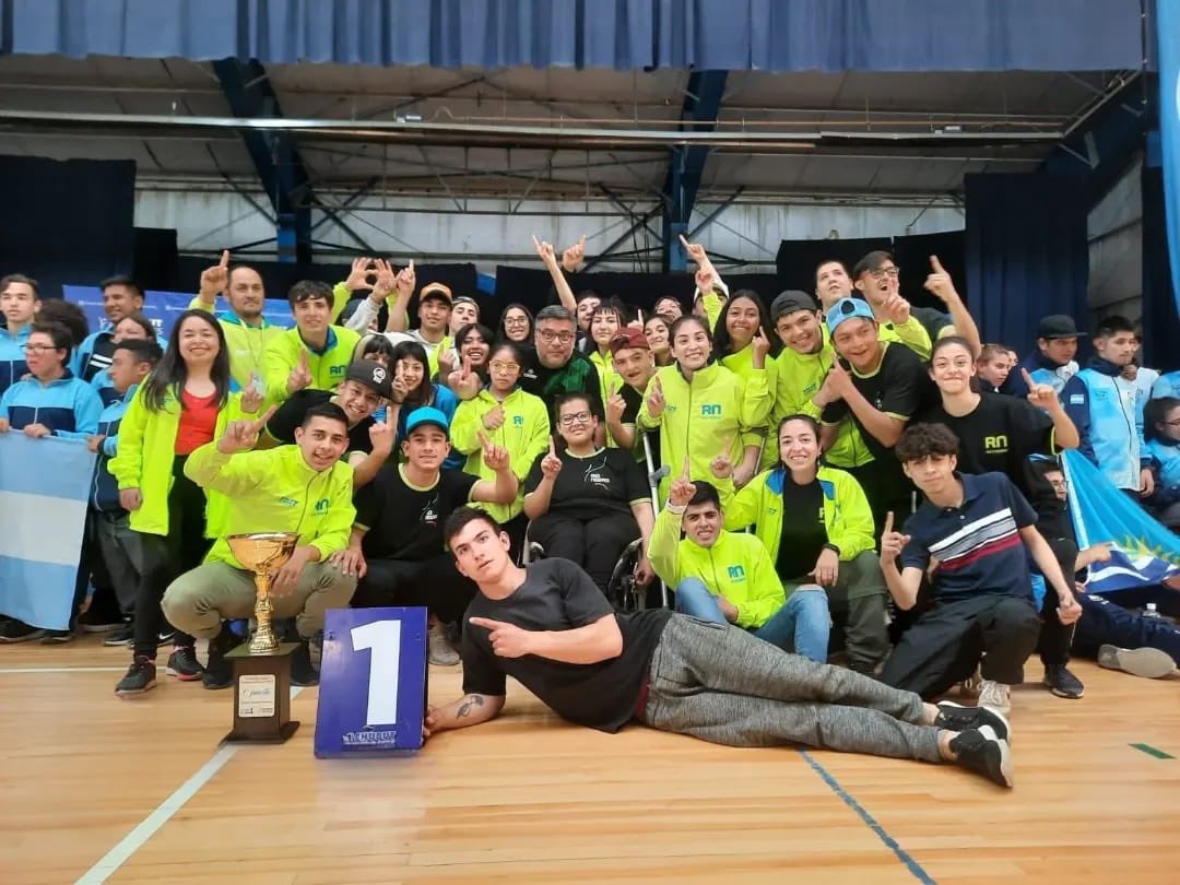 rionegrogob's tweet photo. 🏆Río Negro campeón de #ParaAraucanía y subcampeonato de #ParaEpade 🥈
 
La delegación rionegrina volvió a posicionarse en lo más alto del deporte adaptado de la #Patagonia. Los atletas de la provincia brillaron en las competencias que se desarrollaron simultáneamente en Chubut👏 https://t.co/Ijdl6USScR