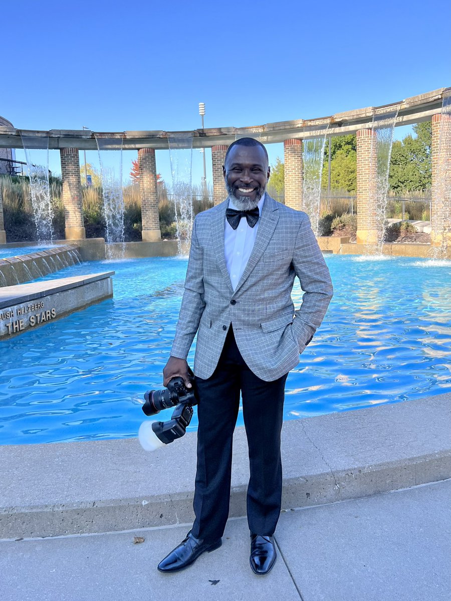 ImagesJordon's tweet photo. Beautiful night. Photographing @KCStarlight Gala. Even got a photo with Andrew! #kcmo #dappergents #redcarpet #funtimes https://t.co/AJbf7uDyy2