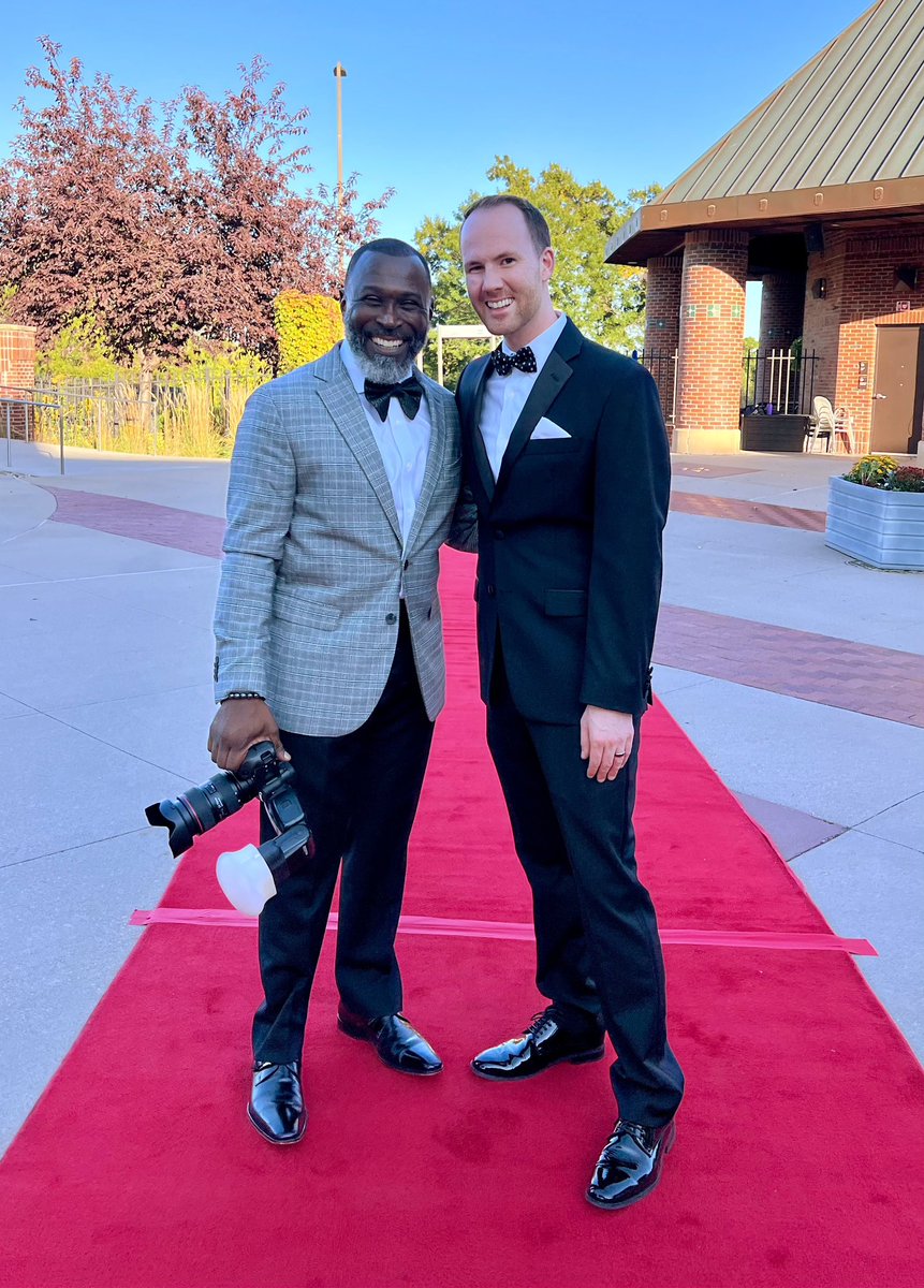 ImagesJordon's tweet photo. Beautiful night. Photographing @KCStarlight Gala. Even got a photo with Andrew! #kcmo #dappergents #redcarpet #funtimes https://t.co/AJbf7uDyy2