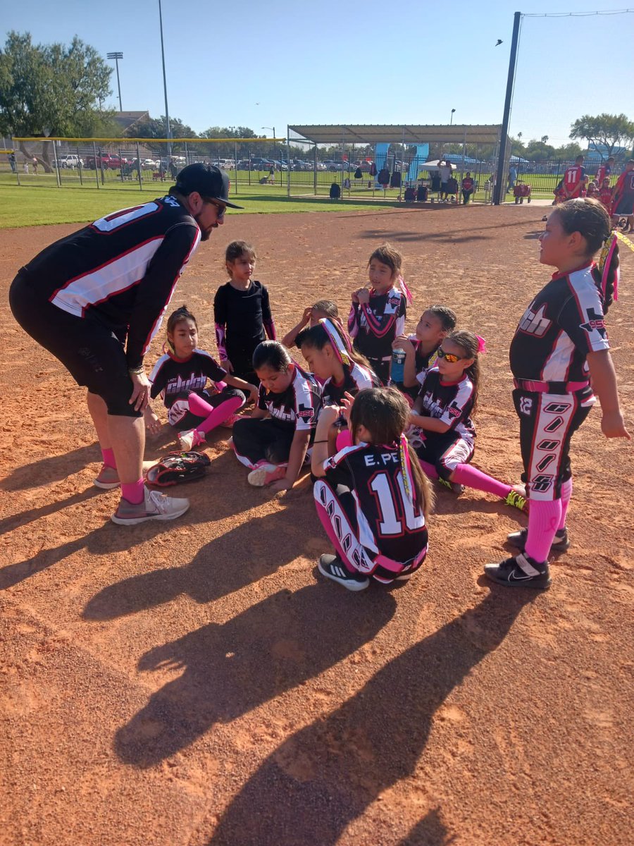 JaviErikaP12's tweet photo. Making noise and heads are starting to turn! Lady Clutch! Keep focus, be coachable, and TRUST the PROCESS! #softballdad https://t.co/074Wo261vM