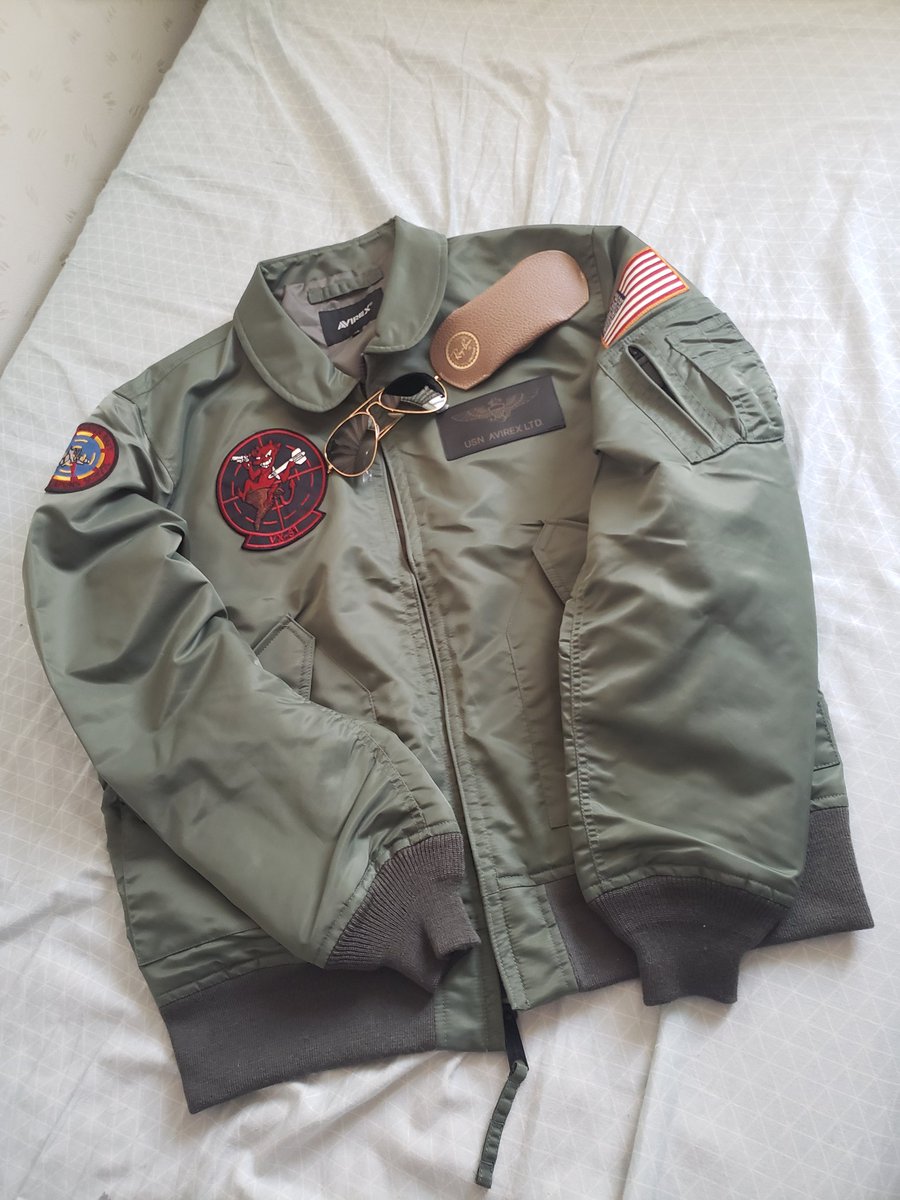aug704's tweet image. 中田商店様の通販サイトから購入したAVIREX製CWU-36Pトップガン・マーヴェリック限定モデルが届きました。
Ray-banのRB3025W3400と並べるとマーヴェリック感が更に引き立ちます。