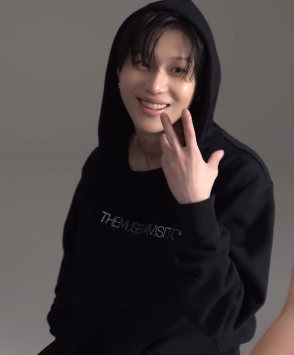 ㅤㅤ

                     feeling pretty kissable..

ㅤㅤ