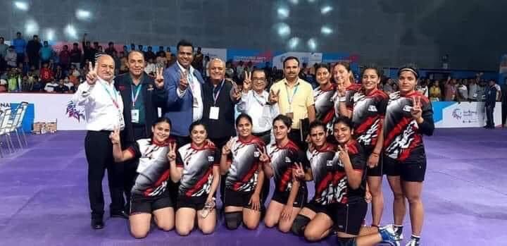 DDNewsHimachal's tweet photo. हिमाचल की महिला कबड्डी टीम ने अहमदाबाद में हुए 36वें राष्ट्रीय खेल में जीता स्वर्ण पदक।
@CMOFFICEHP @PIB_India @PBNS_Hindi @DDNewslive @DDNewsHindi https://t.co/rcqQLSJfmR