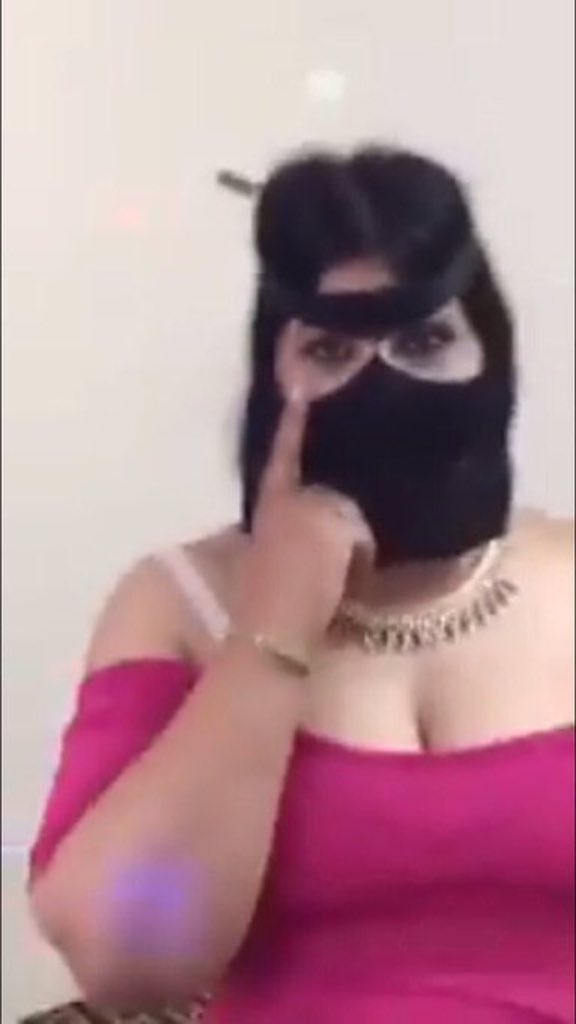 الغاليه اذا شافت ضيفنا دخل وهو مقوم😩 #ديوث_بدوي