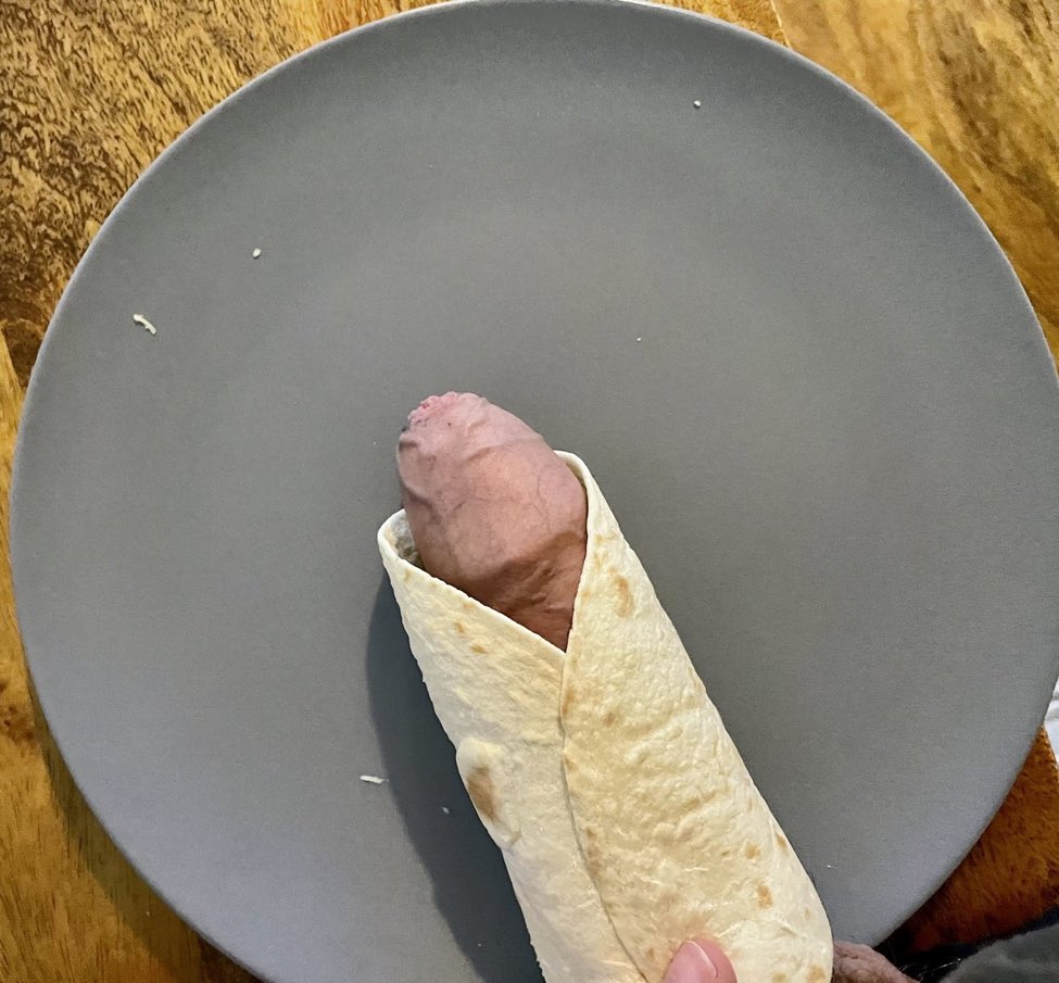 ElMartoLuna's tweet photo. un burrito? https://t.co/oYqxH1oTh5