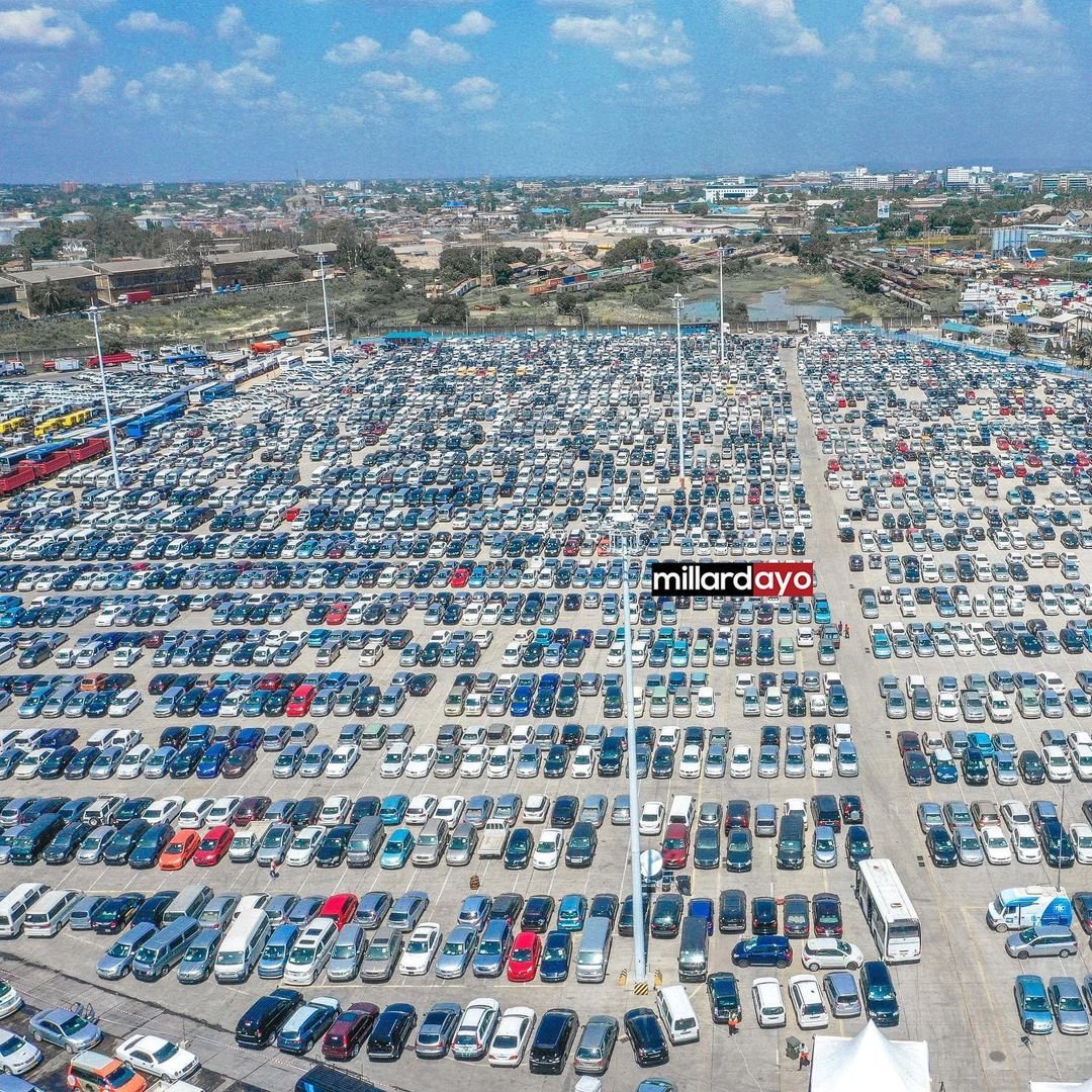 Olmoton's tweet photo. @NgumiYaPunda @InnocentWM1 @east_facts Dar cars dock,  yours cars dock

🤡 https://t.co/sv4re5PlL8