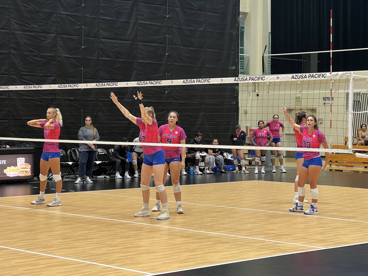 tombuning's tweet photo. #GoSwords #ChaminadeontheRise #SwordsOhana Chaminade Volleyball win 4th set 25-21 to win 3-1 over Azusa, winning all four road matches in SoCal. Nice work Ladies https://t.co/MlYDj5ZCZN