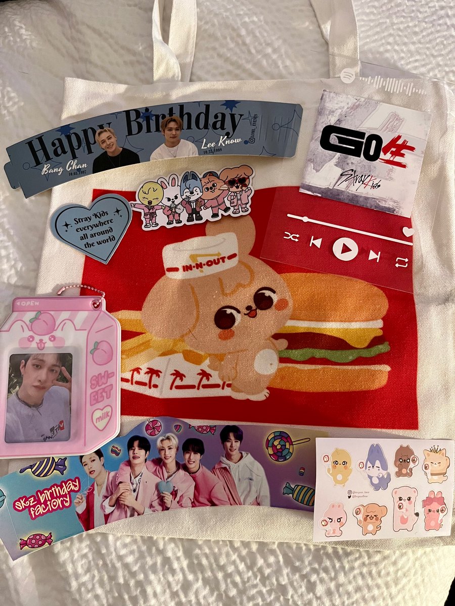 NanaIgnacio1's tweet photo. Late Sept babies and early minchan celebration! Thank you @OddinaryStays &amp; @LomlEvents for hosting ❣️🙌

Also shoutout to all the vendors esp @BingsooBear and @chiminiemagcshp 💖 

#StrayKids #cupsleeve https://t.co/uhMPqy5jOM