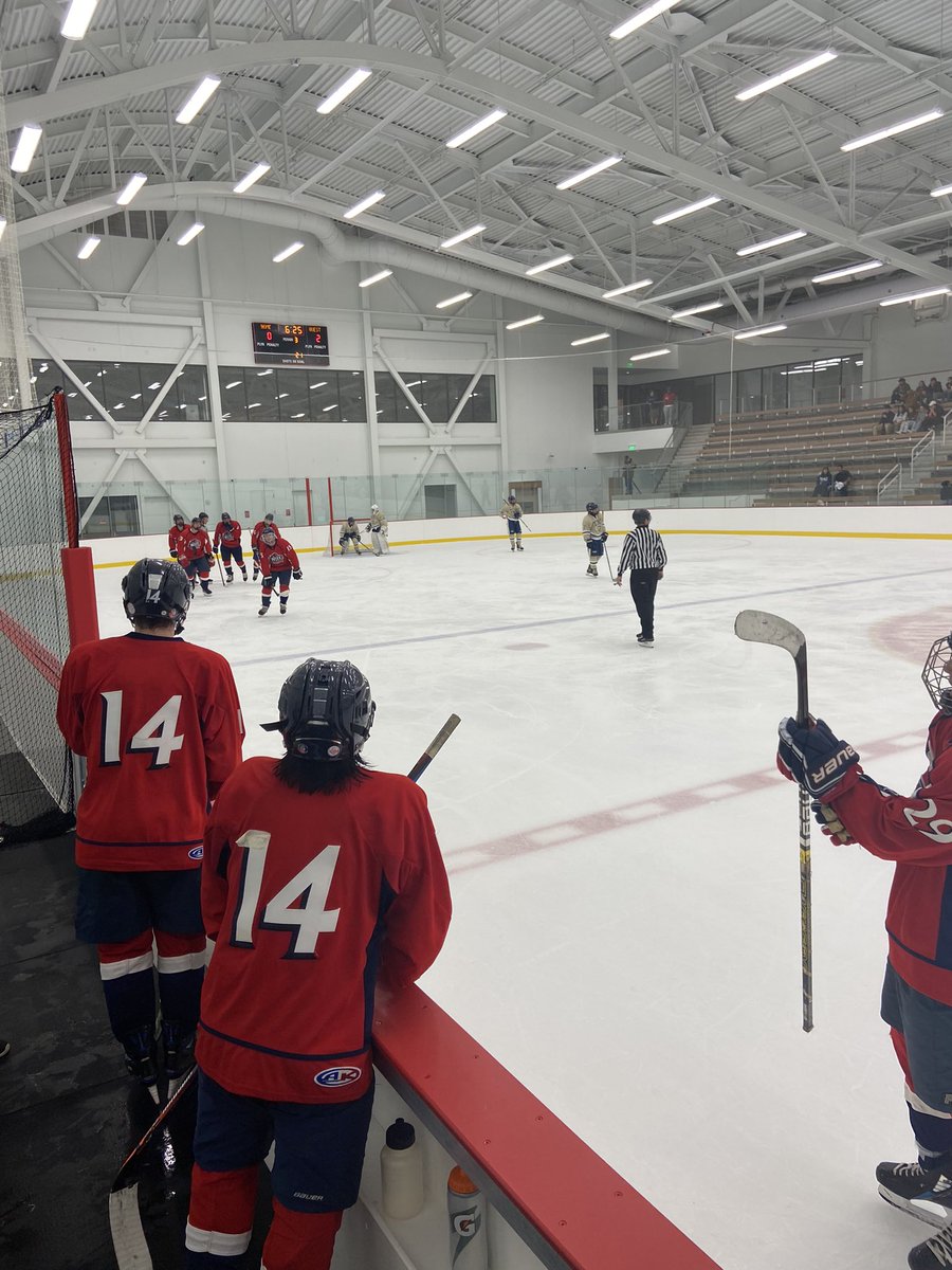 2 quick goals by the Highlanders and it’s 3-0 just like that! Goals scored by #11 Rohan Ganta and #15 Ryan Downey. 6:25 left to go in the third period.